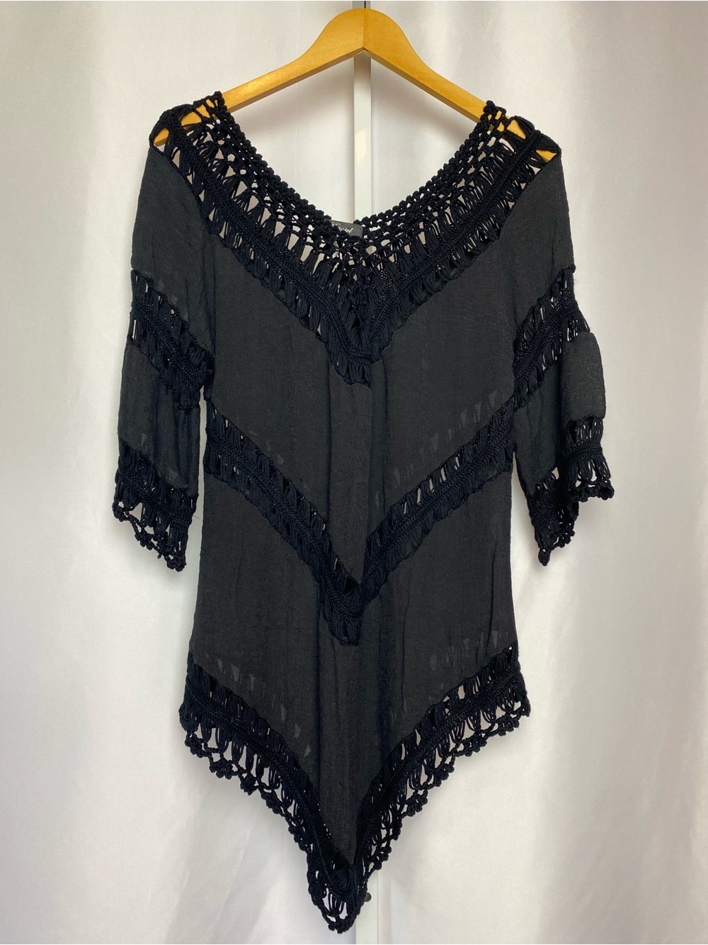 Daniel Womenʻs Bohemian Inspired V-neck Chevron Crochet Silhouette Tunic Top M/L